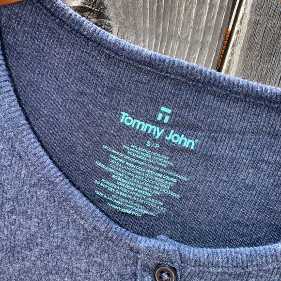 Tommy John Women's Downtime Henley in Dress Blues Heather Size Small - Picture 6 of 6